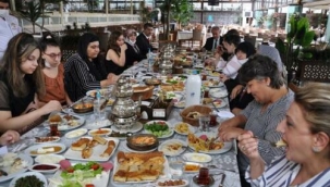 DOĞAN ÇELİK ŞEHİT VE GAZİ AİLELERİNE KAHVALTI DÜZENLEDİ.