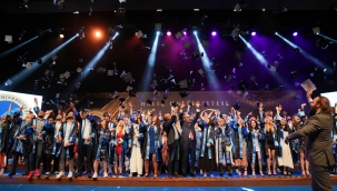 HALİÇ ÜNİVERSİTESİNDE MEZUNİYET COŞKUSU