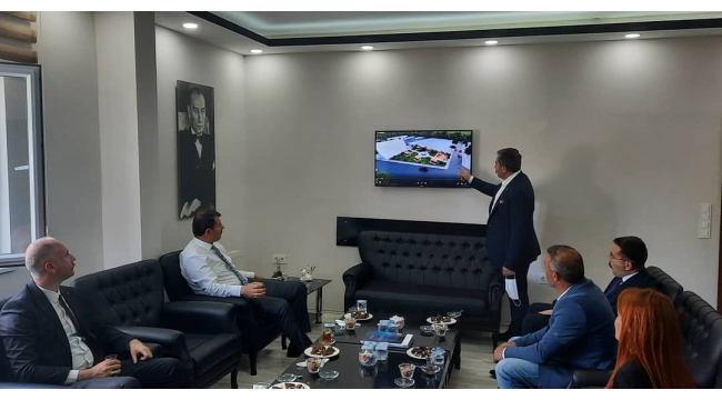 Vali Salih Ayhan, İmranlı Belediye Başkanı Murat Açıl birlikte incelemelerde bulundu