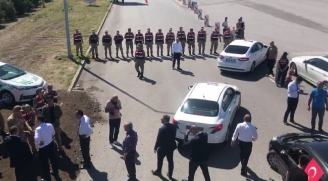 Zafer Partisi Lideri Ümit Özdağ'ın Hataya girişine izin verilmedi!'Türkiye'deki tüm Zafer Partilileri Hatay'a bekliyorum''