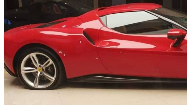 Beşiktaşta Otomobil galerisi kurşunlandı; 25 milyonluk Ferrari hasar aldı