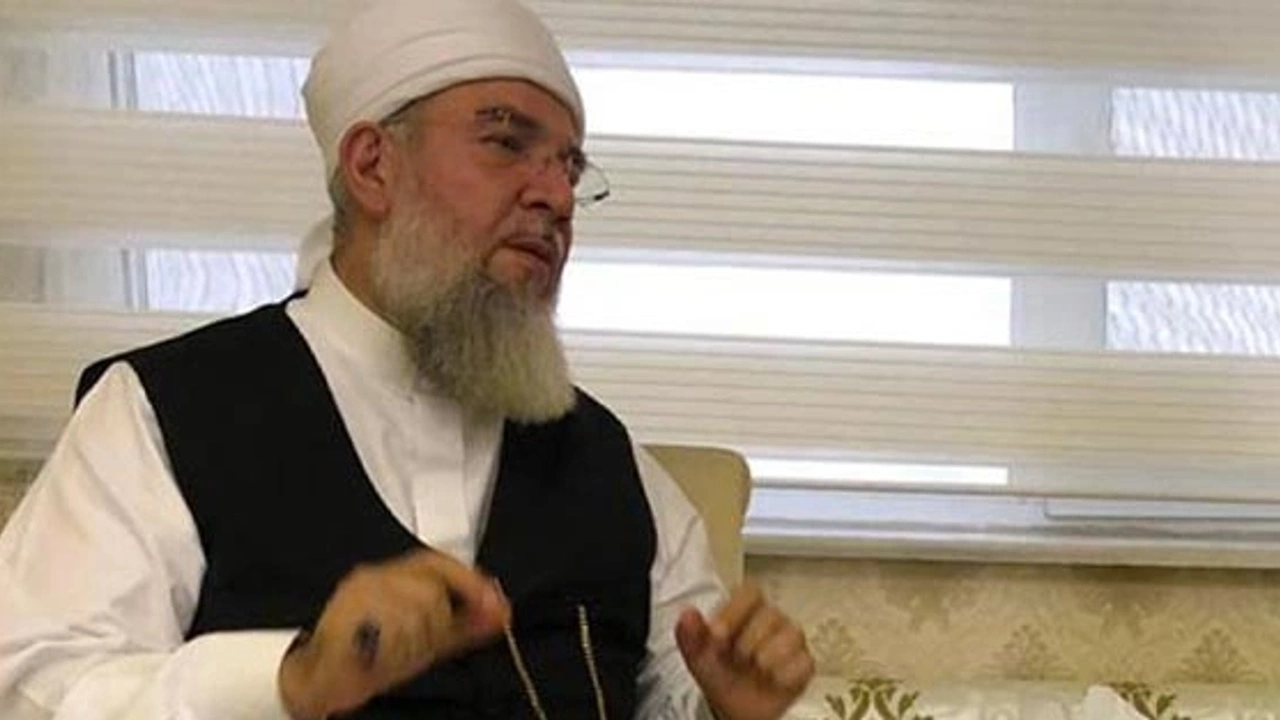 Menzil 'şeyhi' öldü, taht kavgası başladı: Oğlu yeni vakıf kurdu