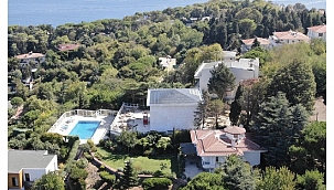 Boğaz'da al gülüm ver gülüm! CHP'li İBB Başkanı Ekrem İmamoğlu göz yumdu Halk TV patronu kaçak inşaata beton attı. 