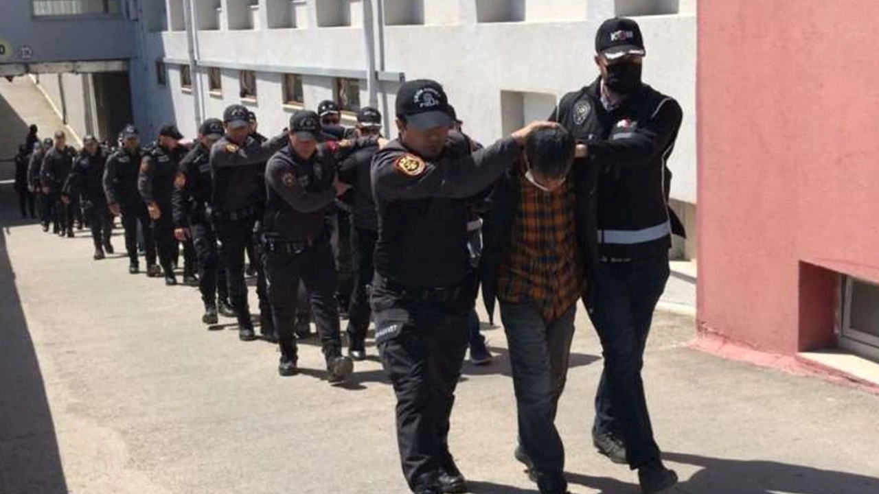 Adana'da 'Şirinler' çetesine operasyon: 15 şüpheli gözaltına alındı