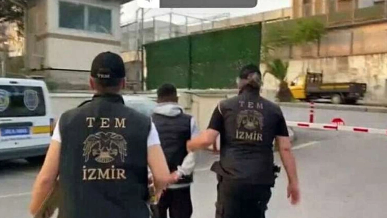 İzmir'de FETÖ operasyonu