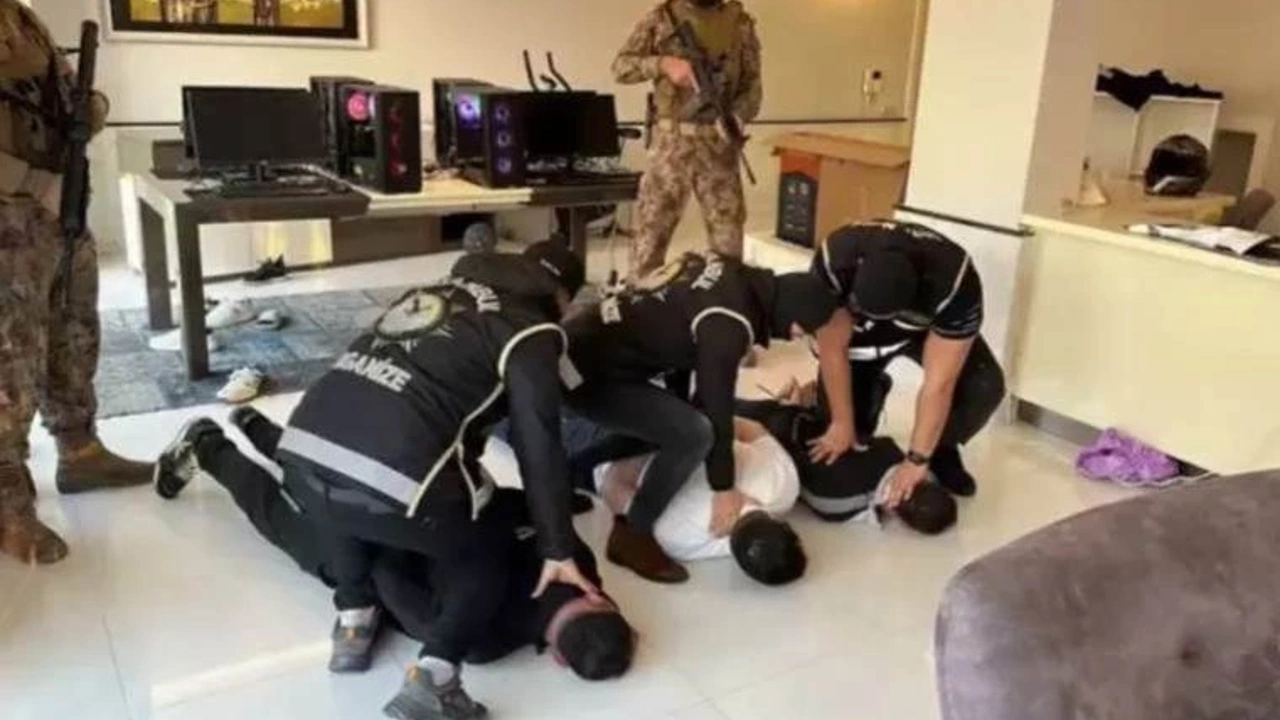 Suç örgütü lideri gizli bölmede yakalandı