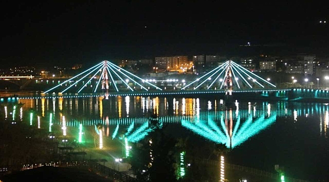 Köprü de köprüymüş: 4 kayyum ve 3 ihale gördü, ışıklandırmasına 6 milyon harcandı, tamamlanamadı