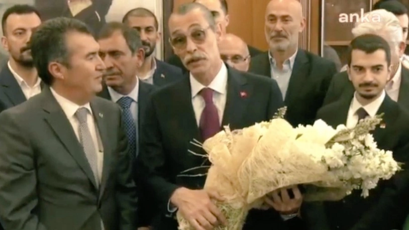 Erdal Beşikçioğlu mazbatasını alarak göreve başladı