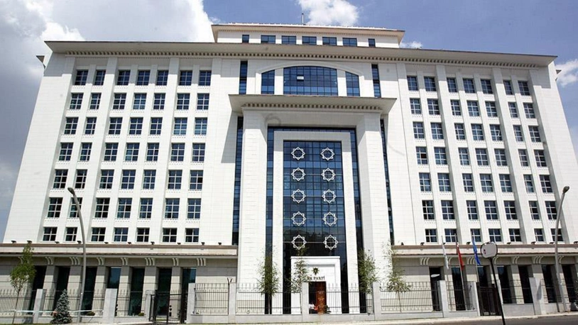 AK Parti tam kadro sahaya indi; kongre süreci resmen başladı