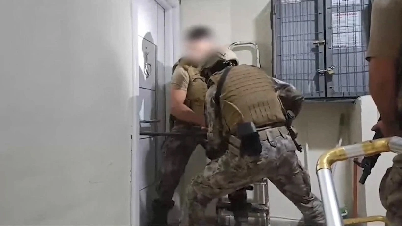 Interpol'ün Kırmızı Bültenle Aradığı İsim Türkiye'de Yakalandı