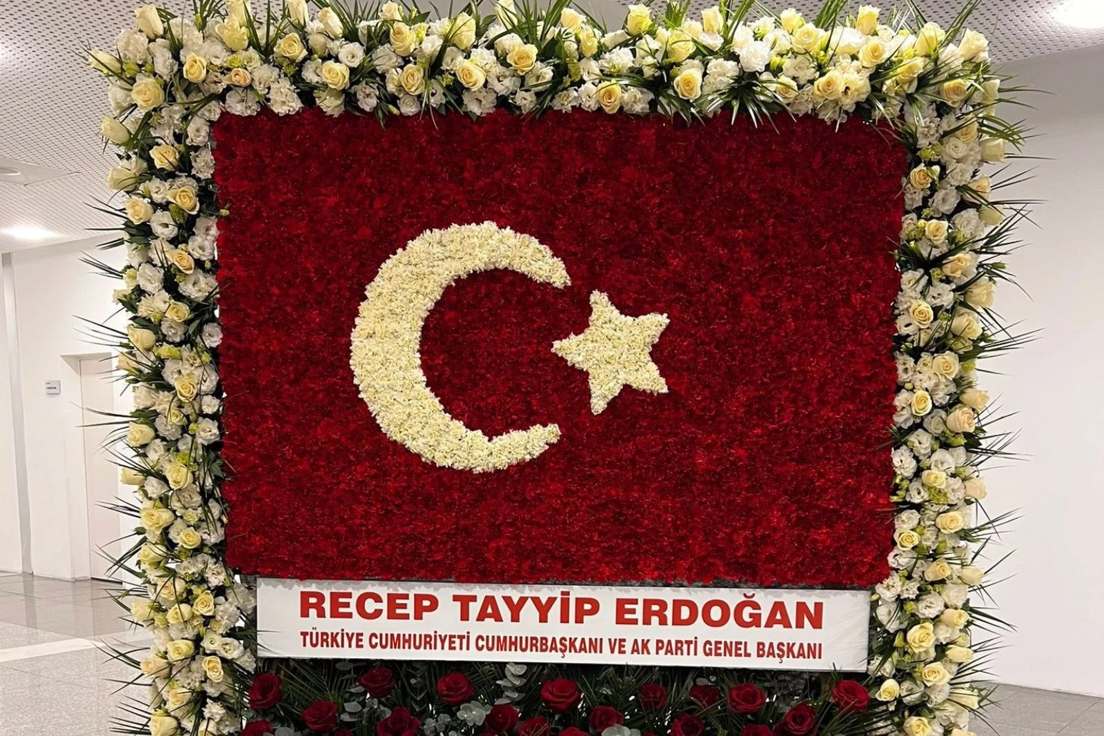 Cumhurbaşkanı Erdoğan'dan MHP'ye 57'nci yaş çiçeği