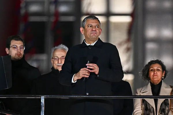 Özgür Özel'in 20 milyon dolarlık rüşvet korkusu! Dosya derinleşirse o rezaletin altında CHP yönetimi de kalır…