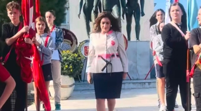 İSTANBUL'DA SANATIN KALBİ ÜSKÜDAR'DA ATTI: TİYATRO İÇİN TARİHİ DAYANIŞMA!