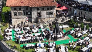 Saral ailesinden gövde gösterisi!